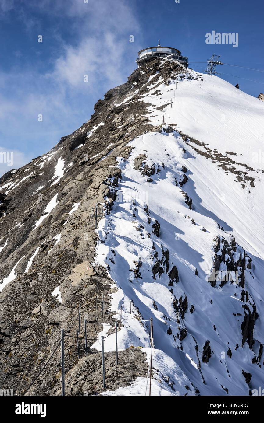 Gli ultimi metri della cima dello Schilthorn in autunno, Mürren, Oberland Bernese, Svizzera Foto Stock