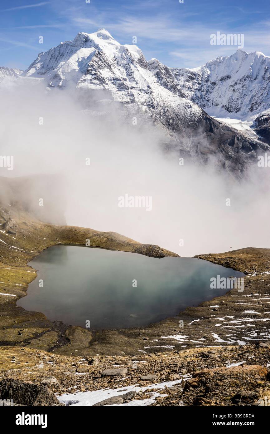 Grauseeli sotto lo Schilthorn con vista sulla Jungfrau, Mürren, Oberland Bernese, Svizzera Foto Stock