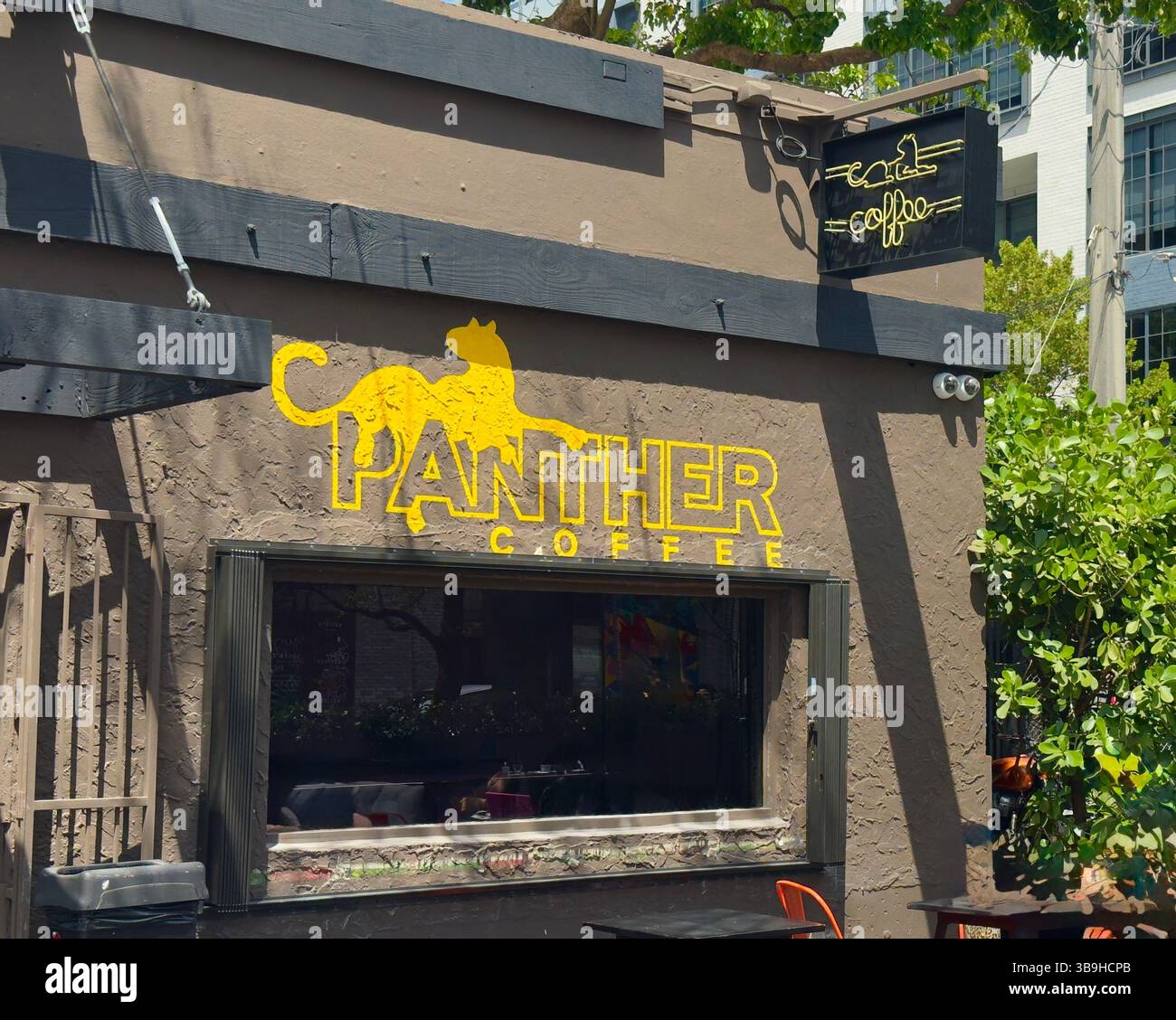 Cartello esterno Panther Coffee nel quartiere Wynwood di Miami Foto Stock