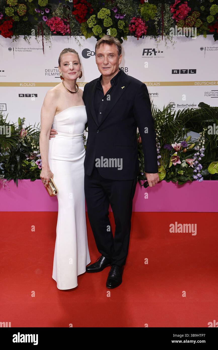 Anne Ratte-Polle e Oliver Masucci bei der "Deutscher Filmpreis" Verleihung AM 9.05.2025 a Berlino Foto Stock