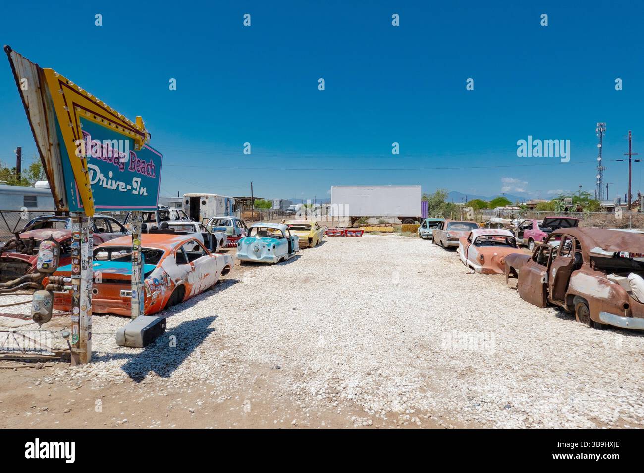Un drive-in come installazione artistica alla Bombay Beach Biennale di Bombay Beach, California. Foto Stock