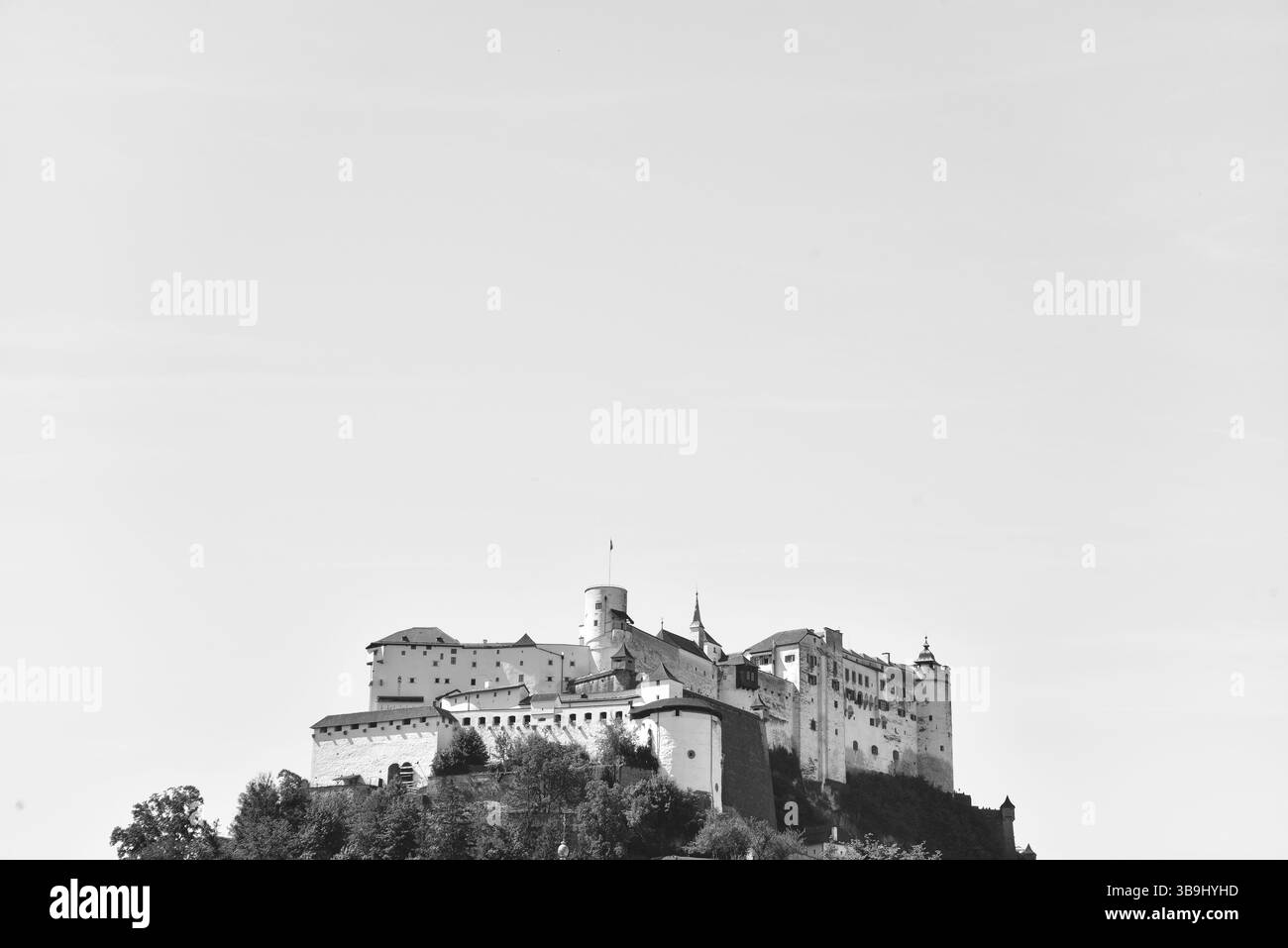 Fortezza di Hohensalzburg con paesaggio urbano a Salisburgo, Austria Foto Stock