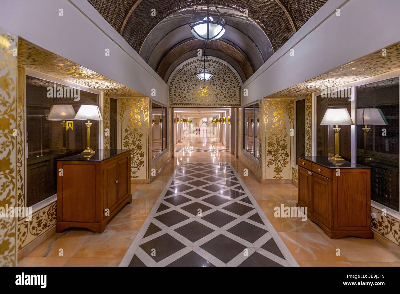 Corridoio dell'hotel nell'ITC Rajputana, Jaipur, India Foto Stock