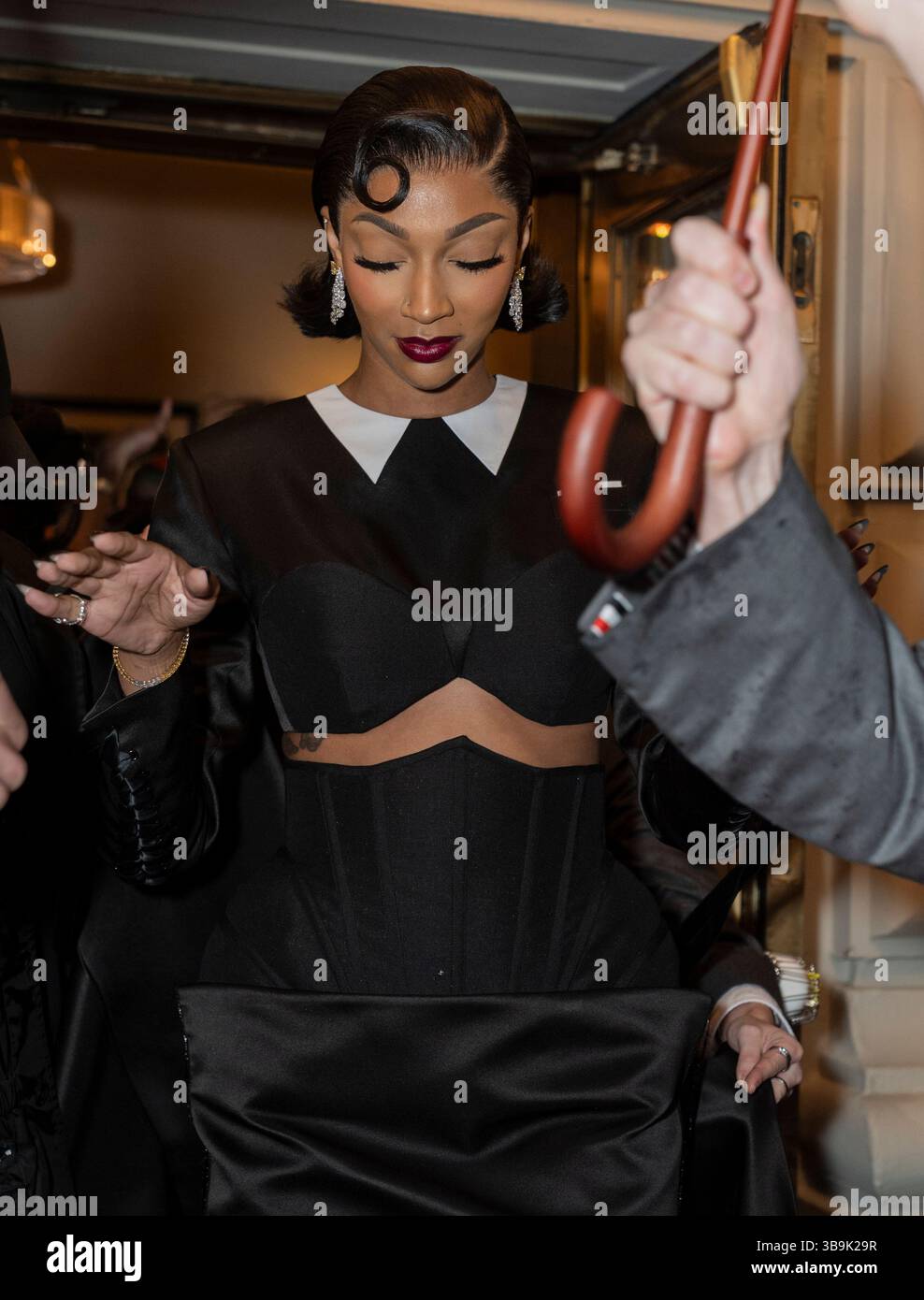 New York - 5 maggio 2025: Angel Reese indossa un abito di Thom Browne parte dal Pierre, A Taj Hotel in rotta per partecipare al Met Gala 2025 che celebra "Superfine: Sartoring Black Style" Foto Stock