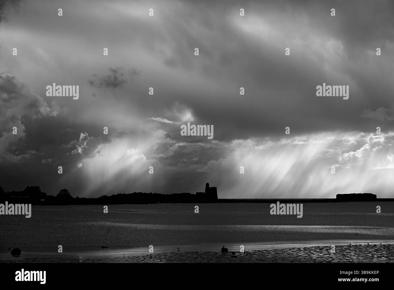 Tempesta sull'isola di Tatihou vicino a Saint-Vaast-la-Hougue in Normandia Francia Foto Stock