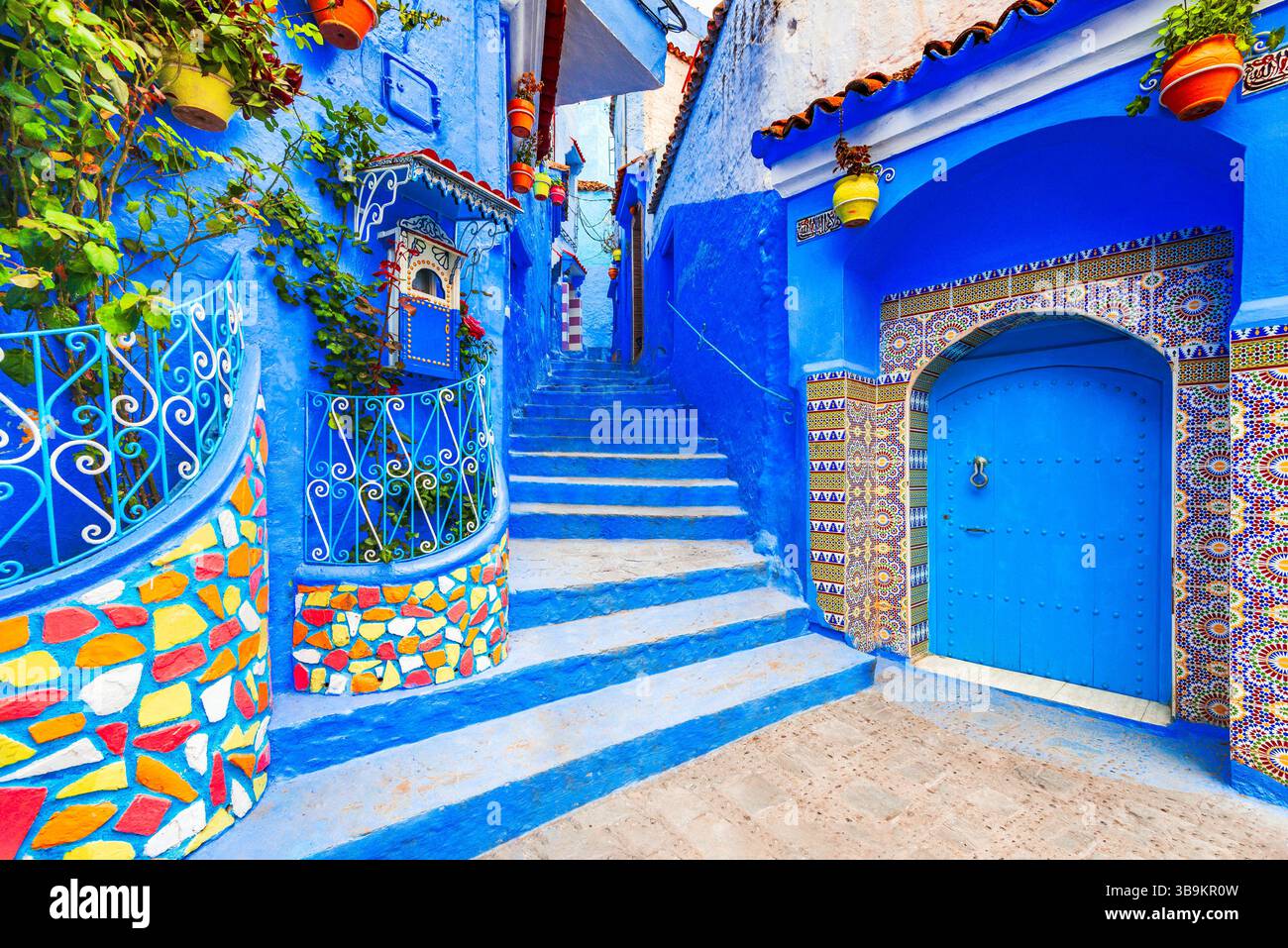 Chefchaouen, Marocco. Affascinante cittadina conosciuta per le sue strade dipinte di blu, il Nord Africa. Foto Stock