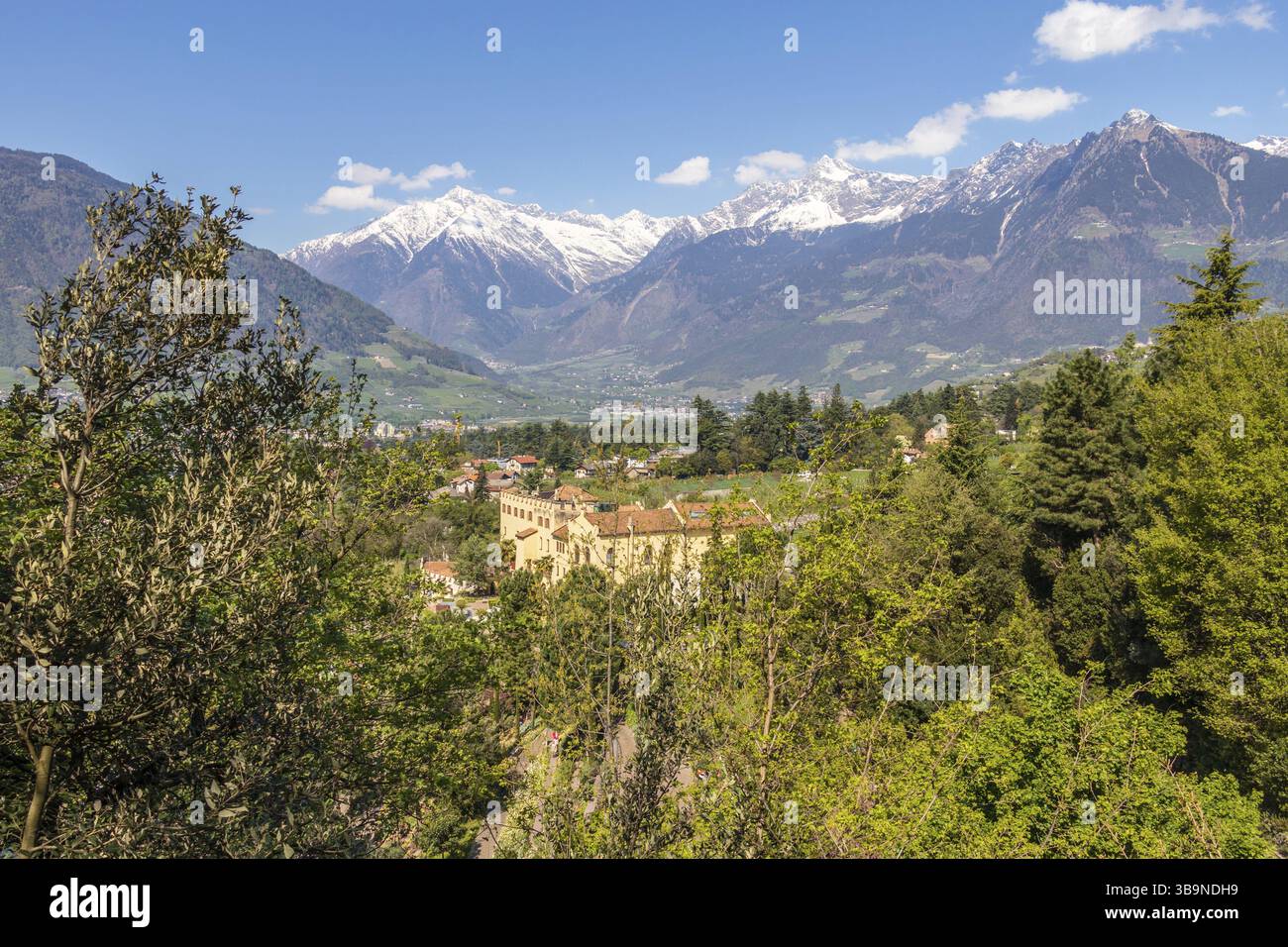 I Giardini del Castello di Trauttmansdorff, situati nella città di Merano, nell'Italia settentrionale, sono un giardino botanico incastonato in un amph di dodici ettari Foto Stock
