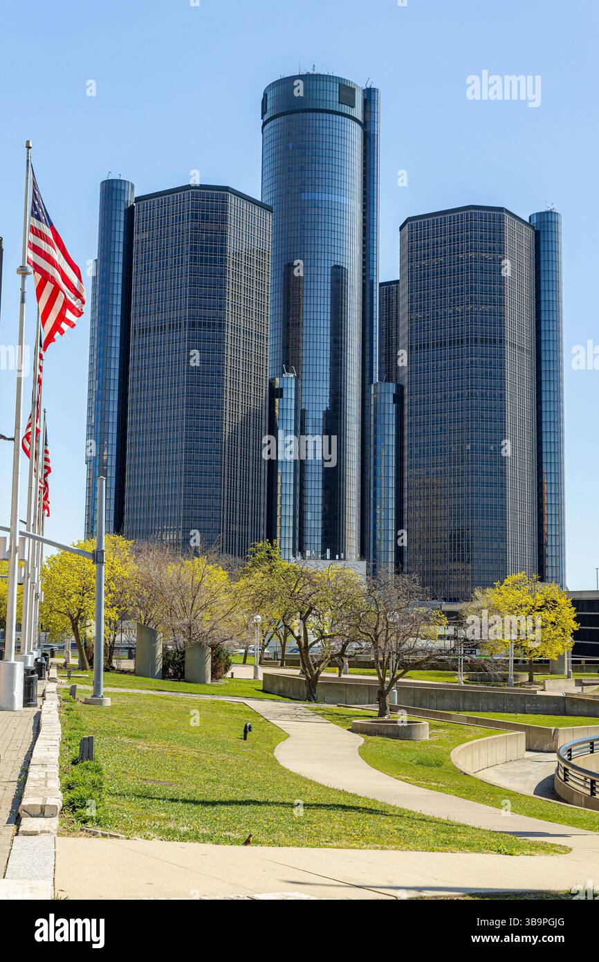 Detroit, mi, Stati Uniti - 04-22-2025: Foto del General Motors Renaissance Center nel centro di Detroit, Michigan. Foto Stock