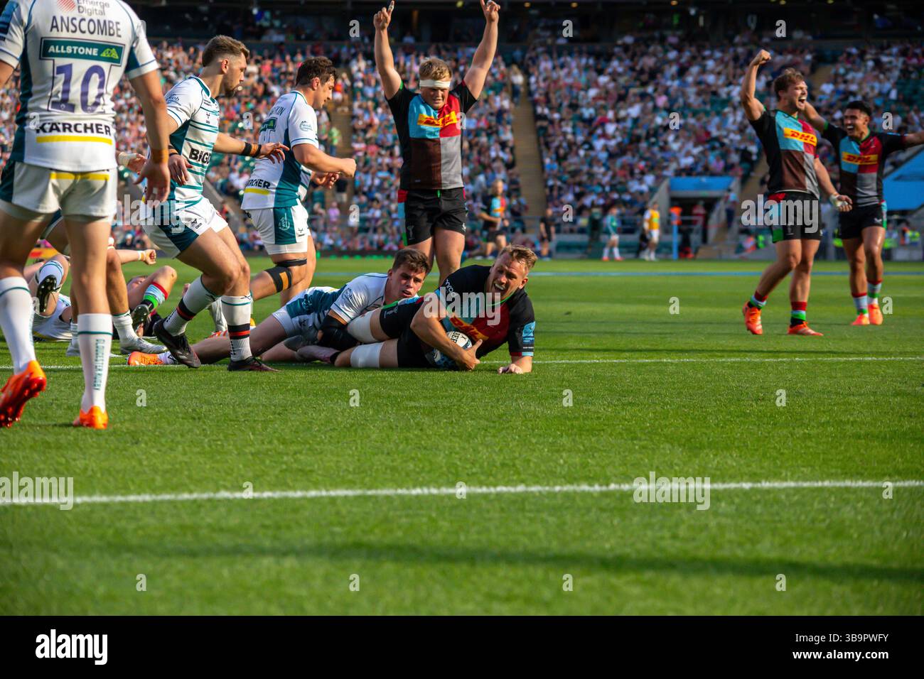 Londra, Regno Unito, 10 maggio 2025 Alex Dombrandt passa per Quins, ma è la seconda meta non permessa per la squadra di casa nel Gallagher Premiership Rugby all'Allianz Stadium, Twickenham, Londra, Regno Unito. Alex Williams / Alamy Live News Foto Stock