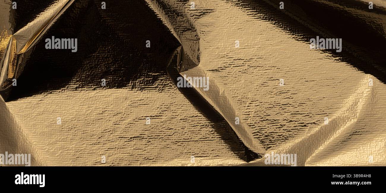 La lamina dorata con pieghe lucide e riflettenti crea un design elegante e sfarzoso. Texture dorata e metallizzata con contrasto elevato e luce radiosa, perfetta per m Foto Stock