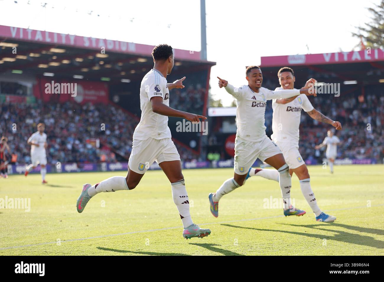 Vitality Stadium, Boscombe, Dorset, Regno Unito. 10 maggio 2025. Premier League Football, AFC Bournemouth contro Aston Villa; Watkins dell'Aston Villa festeggia dopo aver segnato per 1-0 nel 45 6 ° minuto Credit: Action Plus Sports/Alamy Live News Foto Stock
