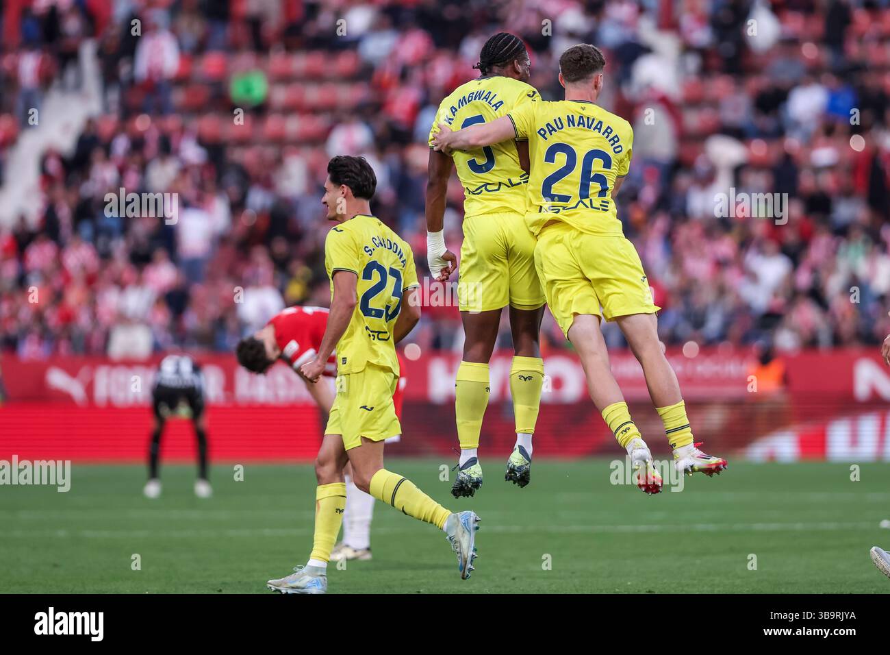 Players of Villarreal CF celebrates the victory during the Spanish league, La Liga EA Sports, football match played between Girona FC and Villarreal CF at Estadio de Montilivi on May 10, 2025 in Girona, Spain. AFP7 10/05/2025 (Europa Press via AP) Foto Stock
