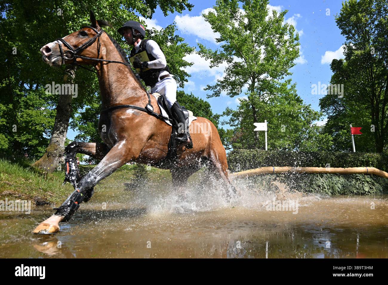 Badminton Estate, Gloucestershire, Regno Unito. 10 maggio 2025. 2025 MARS Badminton Horse Trials Day 4; Joseph Murphy, IRLANDESE, in sella a Belline Fighting Spirit durante il test di fondo Credit: Action Plus Sports/Alamy Live News Foto Stock