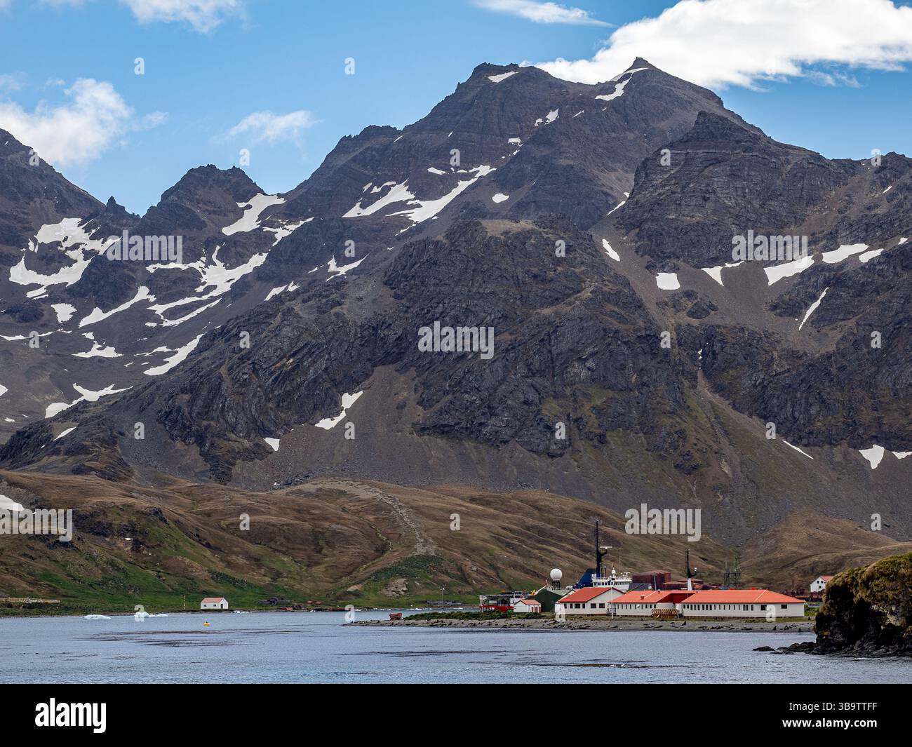 La stazione di ricerca del British Antarctic Survey a King Edward Point, Grytviken, Georgia del Sud, 23 dicembre 2024. Foto Stock La stazione di ricerca del British Antarctic Survey a King Edward Point, Grytviken, Georgia del Sud, 23 dicembre 2024. Foto Stock