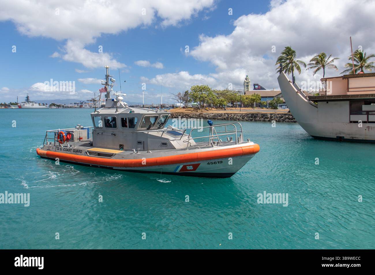 Honolulu, Hawaii, Stati Uniti d'America (USA) - 12 giugno 2020: Department of Homeland Security Coast Guard Small boat, Maritime border Security Foto Stock