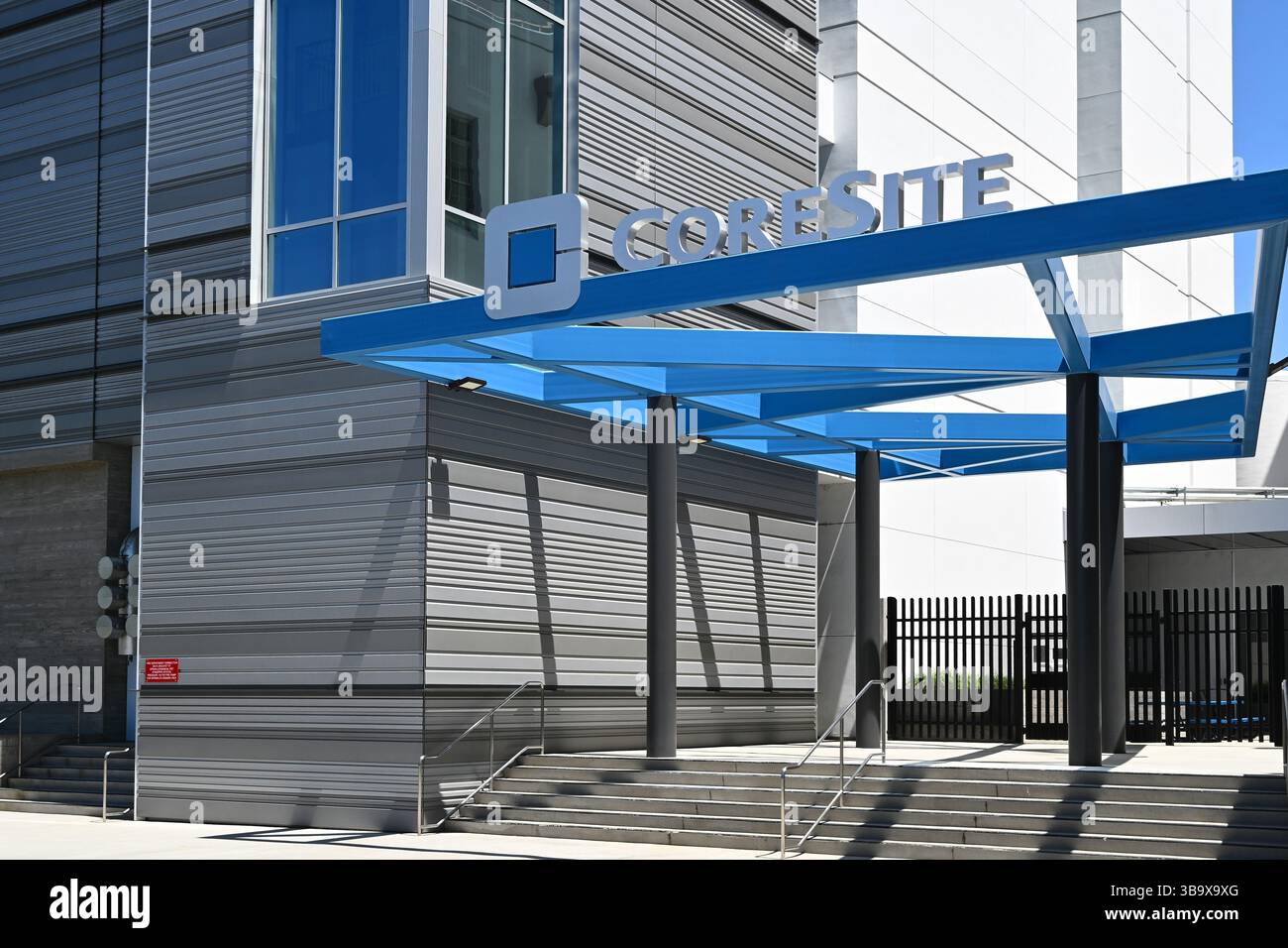 LOS ANGELES, CALIFORNIA - 9 MAGGIO 2025: CoreSite Los Angeles Data Center è uno dei più grandi ecosistemi digitali al mondo. Foto Stock