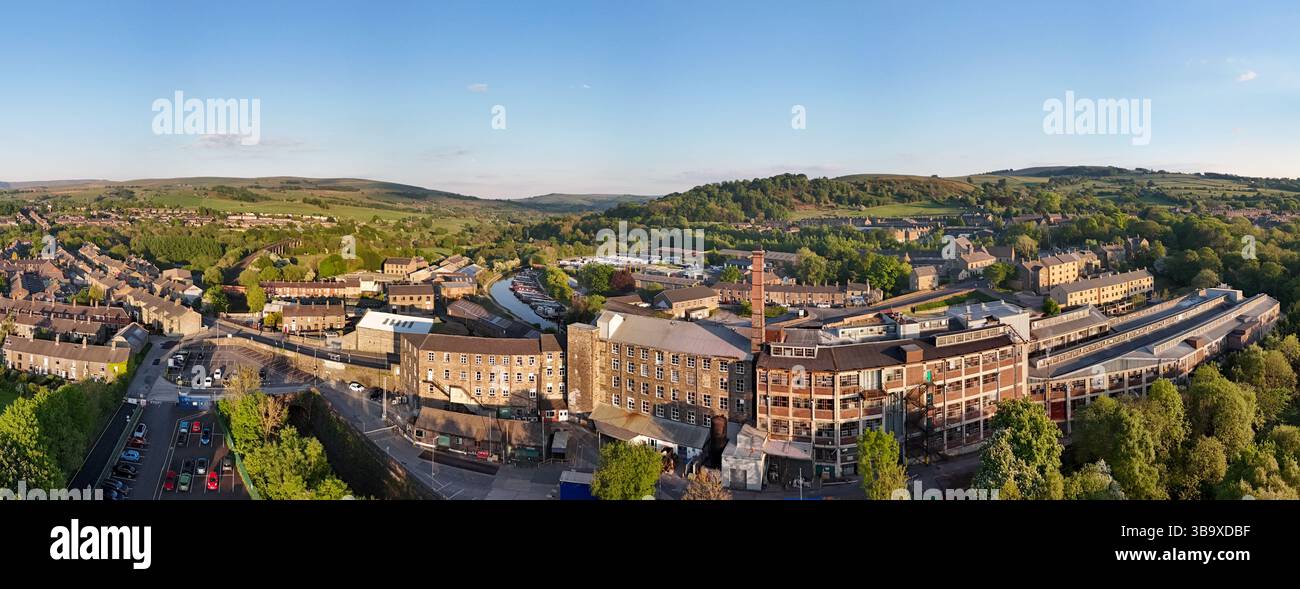 Immagine panoramica di una fabbrica di dolciumi Swizzle Matlow a New Mills - Regno Unito Foto Stock