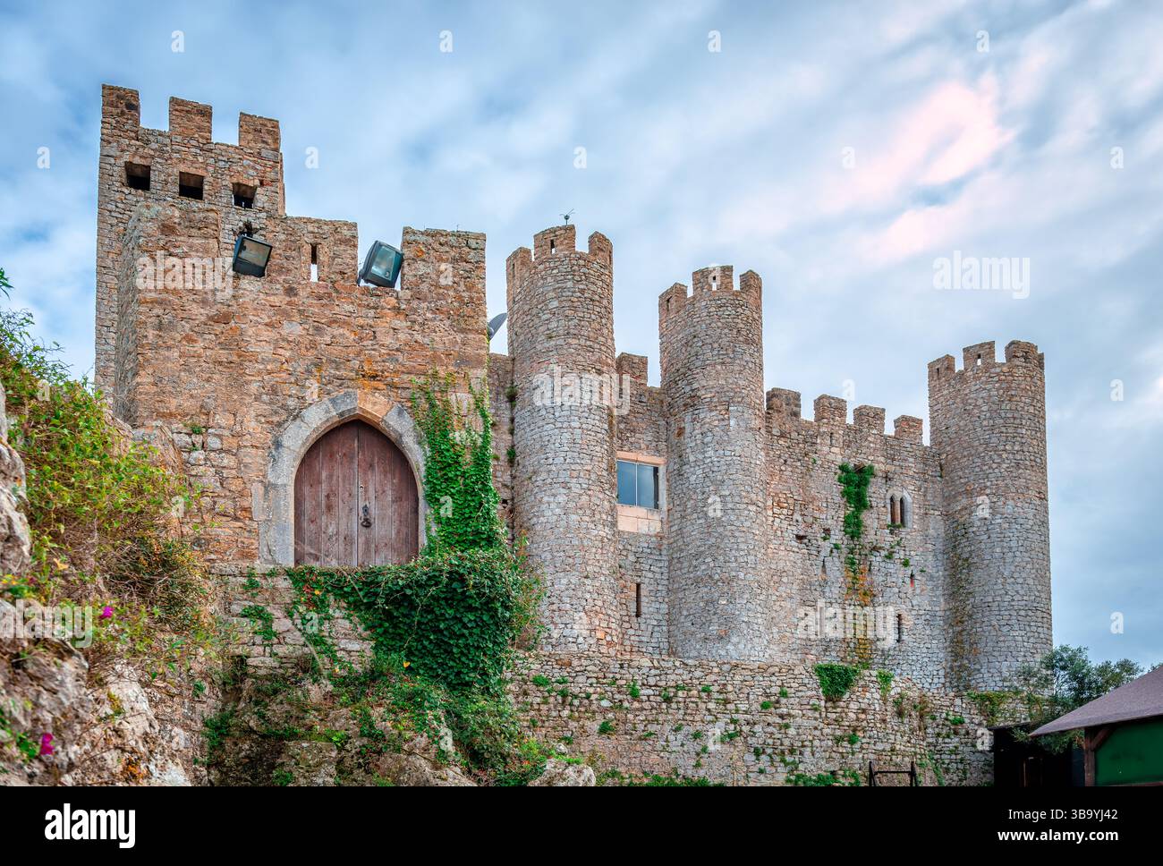 Il castello medievale di Óbidos e il Palazzo dell'Alcaide, una delle sette meraviglie del Portogallo Τhe. Foto Stock