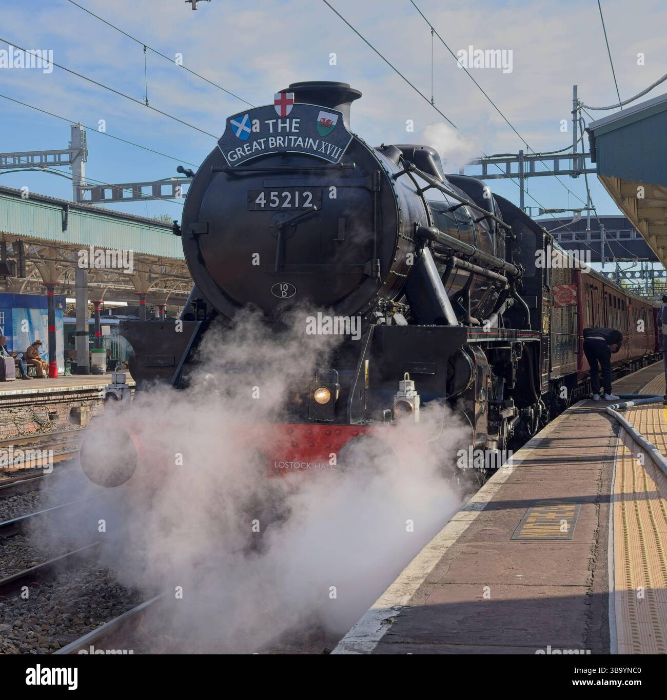 Locomotiva a vapore Stanier Classe 5, no 45212, trasporto di un treno charter su una tappa del tour Great Britain XVII della Railway Touring Company, 27 aprile 202 Foto Stock