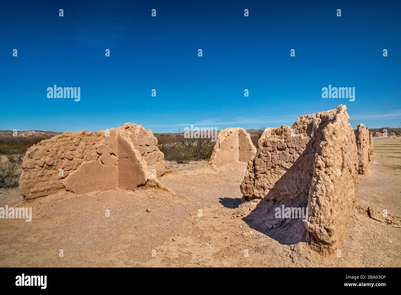 Rovine presso Fort Selden Historic Site, postazione dell'esercito americano, 1865, nella Mesilla Valley vicino a Radium Springs, New Mexico, Stati Uniti Foto Stock