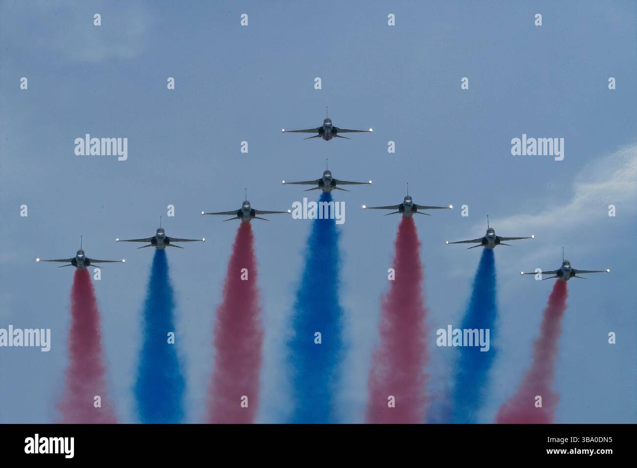 Republic of Korea Air Force Aerobatic display team, formazione Black Eagles in volo. Foto Stock