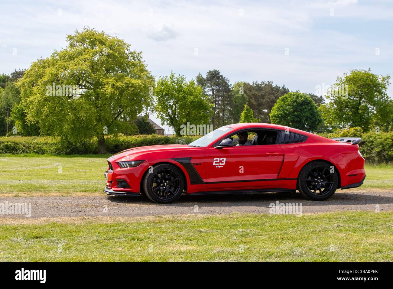 Red 5,0 L American Mustanq; 2025 Wheels Up North, evento cultura automobilistica, evento classico e supercar modificato, Longridge Inghilterra, Regno Unito Foto Stock