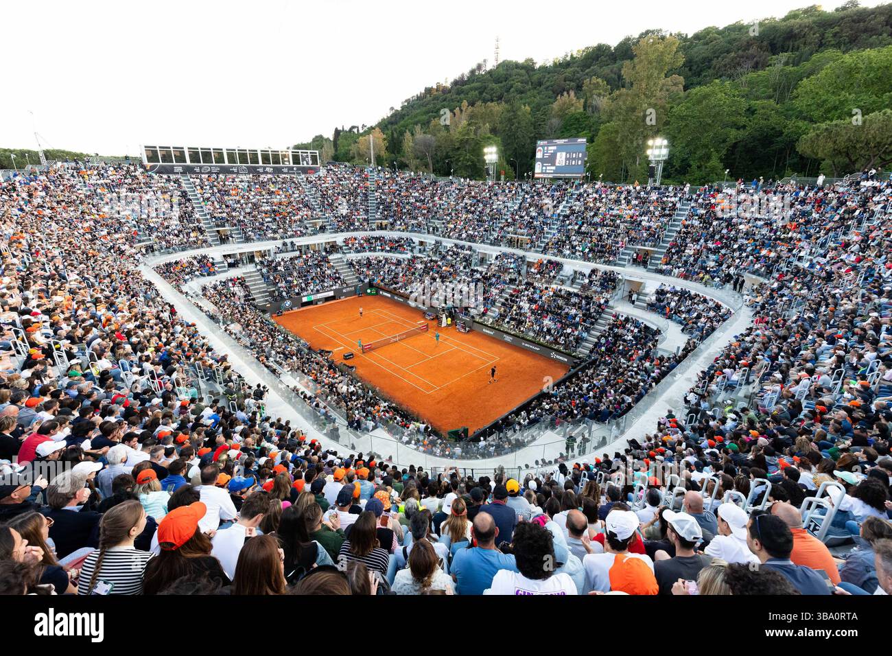 Roma, Italia. 11 maggio 2025. Campo centrale foro Italico vista generale durante internazionali BNL d'Italia, partita Internazionale di Tennis a Roma, 10 maggio 2025 Credit: Independent Photo Agency/Alamy Live News Foto Stock