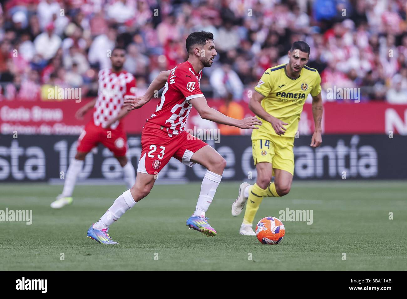 Ivan Martin di Girona FC durante la partita di calcio spagnola della Liga tra Girona FC e Villarreal CF il 10 maggio 2025 all'Estadio de Montilivi di Girona, Spagna Foto Stock