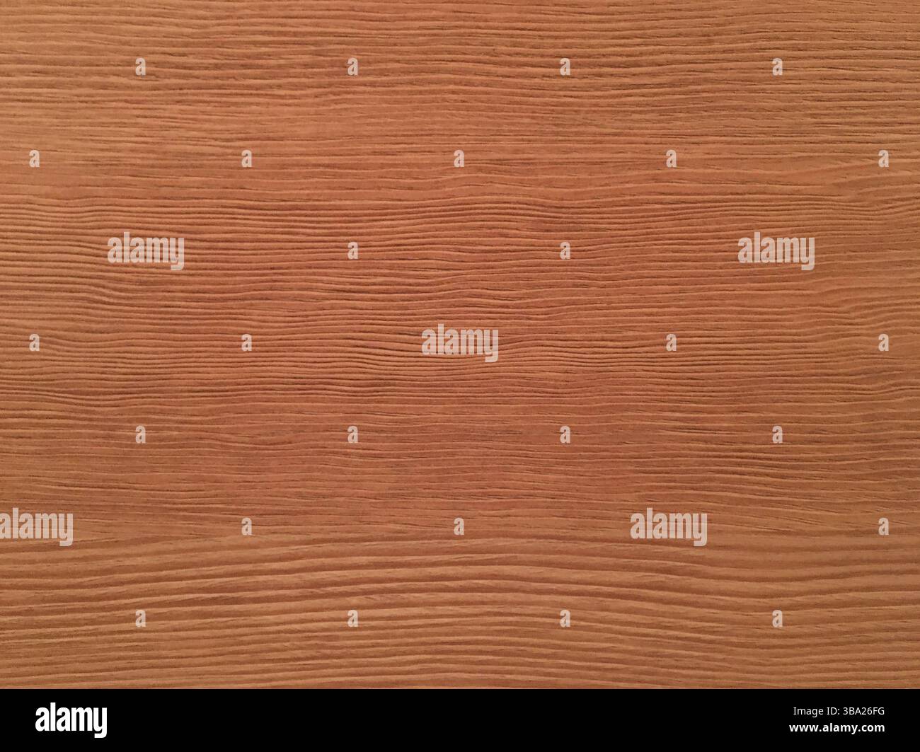 Fondo in legno marrone, quercia scura di legno satinato invecchiato con vernice sbiadita che mostra la consistenza della venatura del legno. lavare le tavole di legno duro Foto Stock