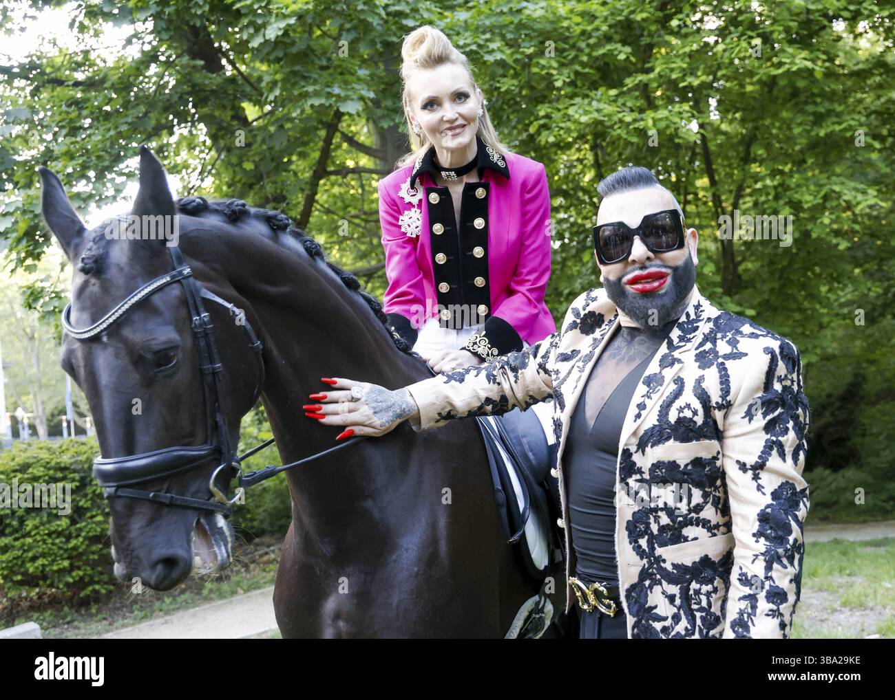 Tatiana Makarova e Harald Gloeoeckler   Harald Gloeoeckler star designer invita ospiti importanti a una cena esclusiva con il dressage rider Tatiana Foto Stock