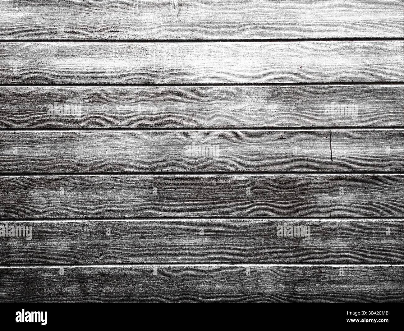 Fondo in legno marrone, quercia scura di legno satinato invecchiato con vernice sbiadita che mostra la consistenza della venatura del legno. lavare le tavole di legno duro Foto Stock