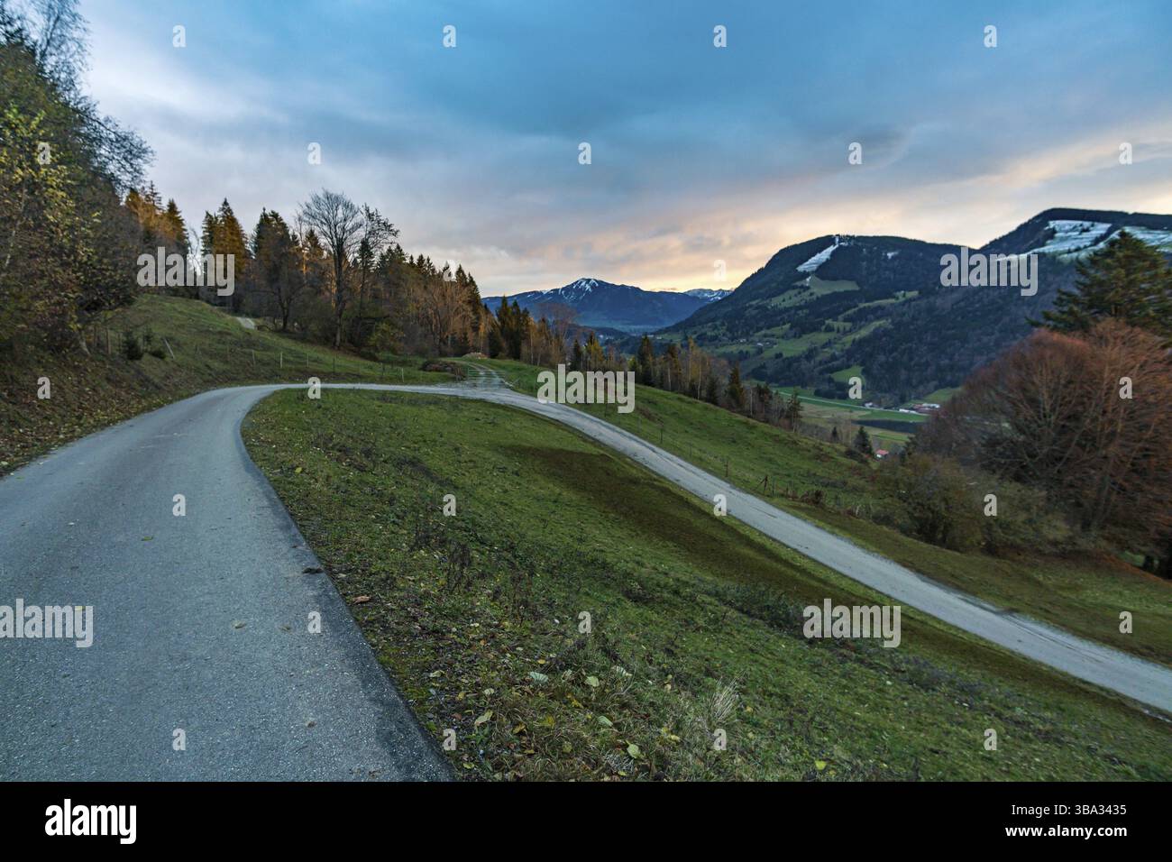 Colorata escursione autunnale vicino a Immenstadt nell'Allgau Foto Stock