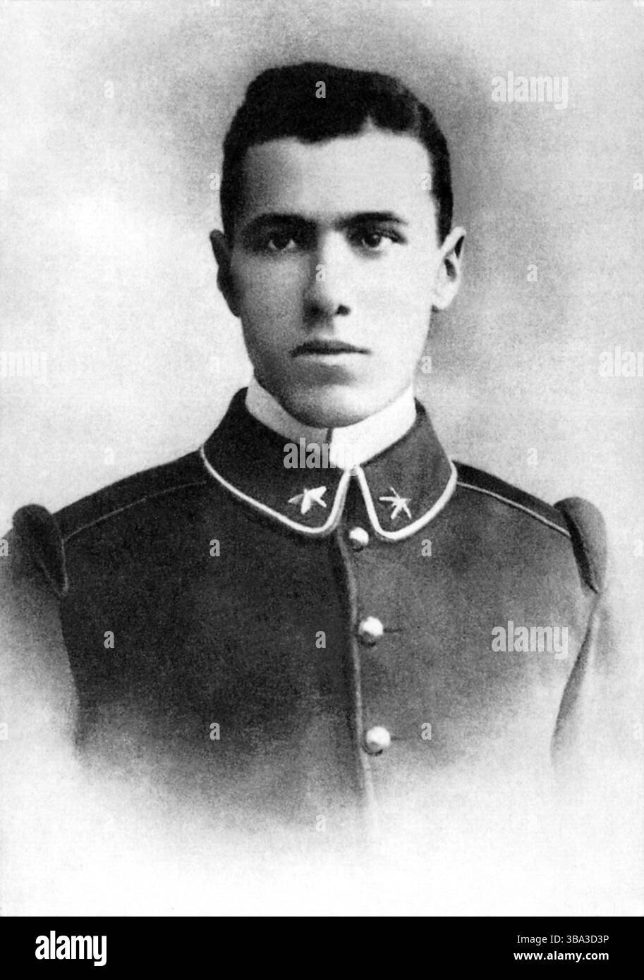 1907 , MODENA , ITALIA : l' aviatore italiano FRANCESCO BARACCA ( 1888 - 1918 ), studente di scuola militare a Modena dal 1907 al 1909 . Fotografo sconosciuto . - AVIAZIONE - AVIATORE - AVIAZIONE - pilota - PRIMA GUERRA MONDIALE - Guerra MONDIALE - GRANDE GUERRA - GRANDE GUERRA - divisa militare - uniforme - uniforme -- Archivio GBB Foto Stock