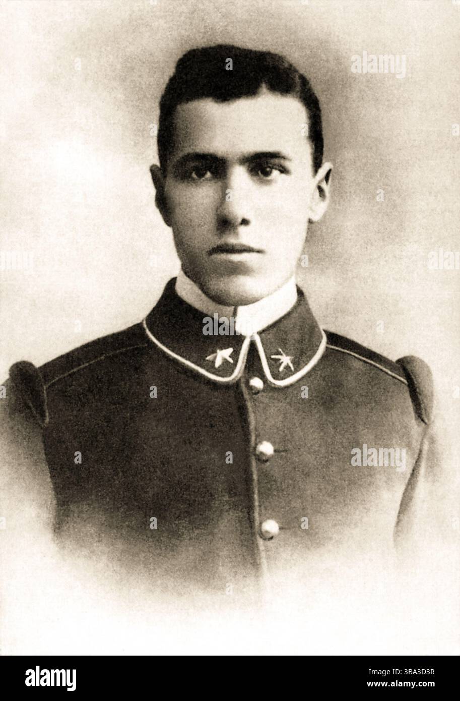 1907 , MODENA , ITALIA : l' aviatore italiano FRANCESCO BARACCA ( 1888 - 1918 ), studente di scuola militare a Modena dal 1907 al 1909 . Fotografo sconosciuto . - AVIAZIONE - AVIATORE - AVIAZIONE - pilota - PRIMA GUERRA MONDIALE - Guerra MONDIALE - GRANDE GUERRA - GRANDE GUERRA - divisa militare - uniforme - uniforme -- Archivio GBB Foto Stock