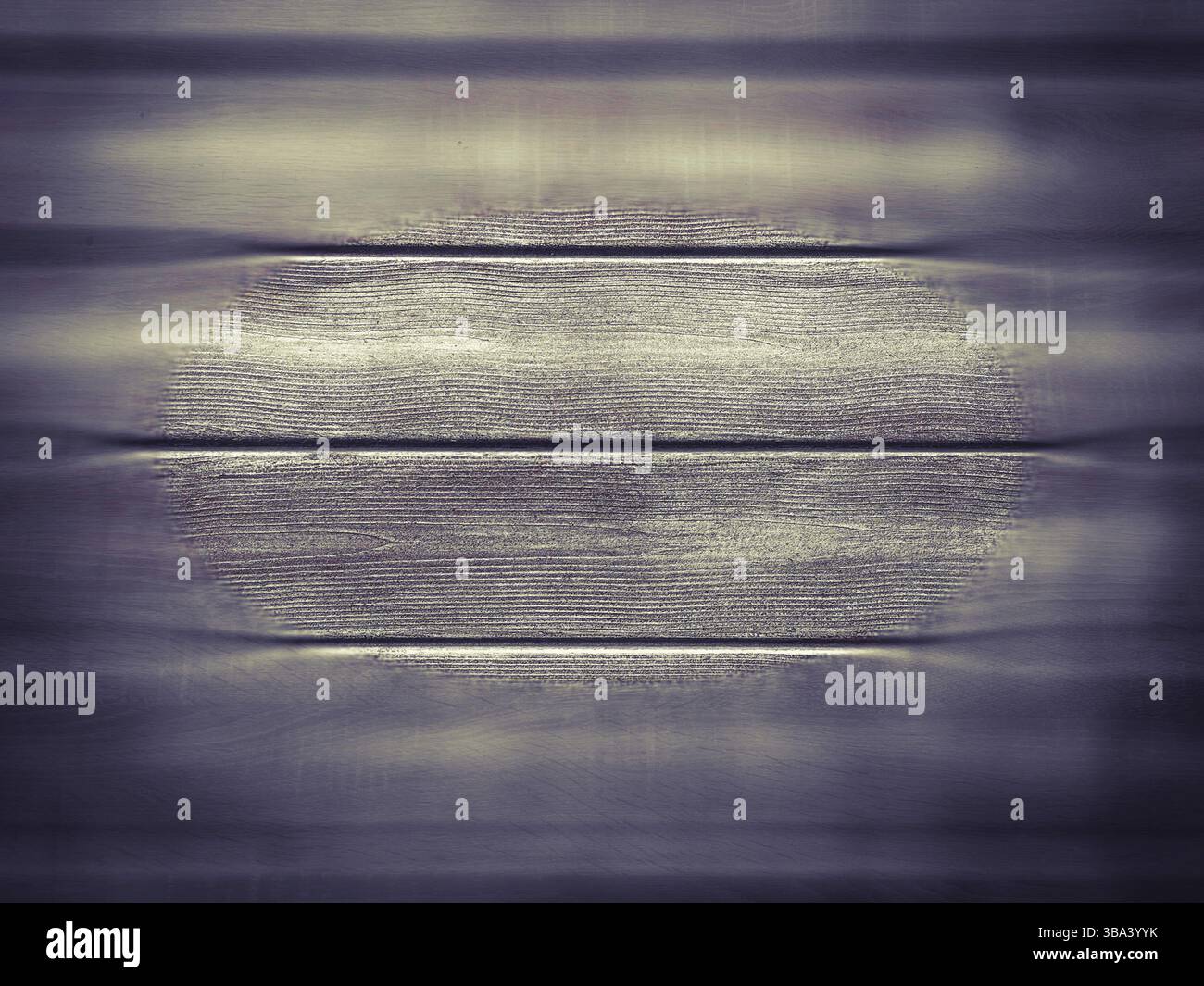 Fondo in legno marrone, quercia scura di legno satinato invecchiato con vernice sbiadita che mostra la consistenza della venatura del legno. lavare le tavole di legno duro Foto Stock