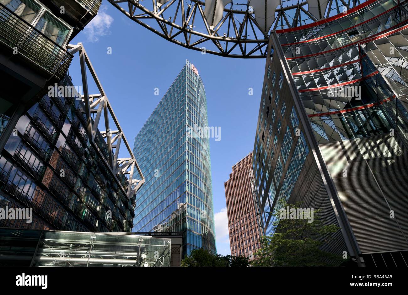 Sede della Deutsche Bahn vista dal Potsdamer Platz Center (ex Sony Center) Foto Stock