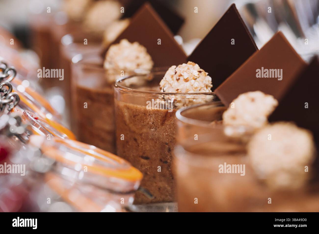Una buona ricetta per una bevanda fredda al cioccolato da preparare a casa Foto Stock