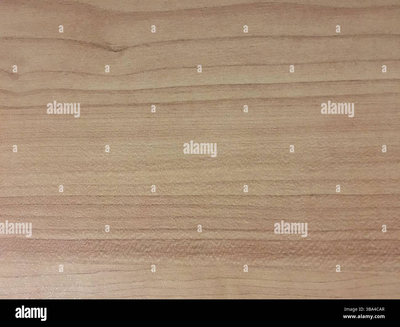 Fondo in legno marrone, quercia chiara di legno satinato invecchiato con vernice sbiadita che mostra una consistenza della venatura del legno. lavare la tavola di legno duro Foto Stock