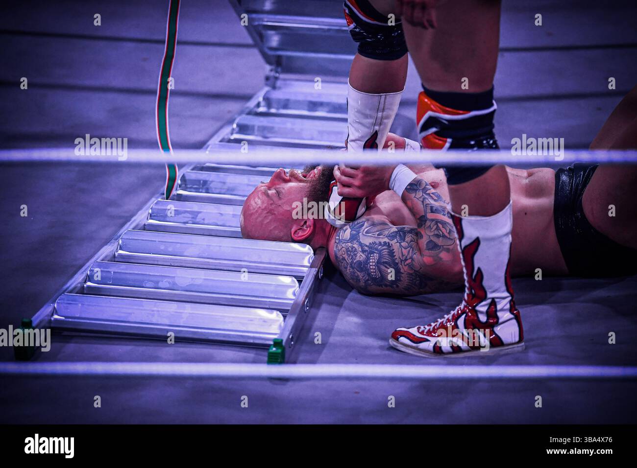 COLLEGNO, TORINO, ITALIA - 10 MAGGIO: American Wrestling - Purgatorio al PalaCollegno il 10 maggio 2025 Foto Stock