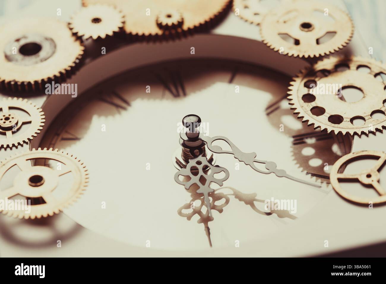 Orologio vintage e dettagli del meccanismo primo piano Foto Stock