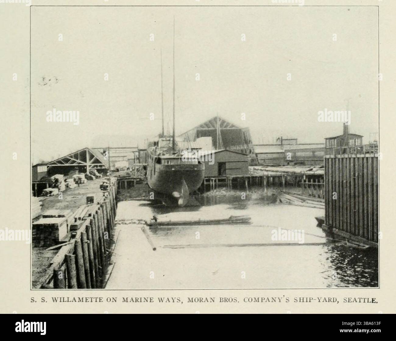 S. S. WILLAMETTE SULLA MARINE WAYS, MORAN BROS. IL CANTIERE NAVALE DELLA COMPAGNIA, SEATTLE. Dall'articolo TRASPORTO AMERICANO VIA TERRA VERSO L'ORIENTE. Di Harrington Emerson. Dalla rivista Engineering dedicata al progresso industriale volume XXIV ottobre 1902 - marzo 1903 The Engineering Magazine Co Foto Stock