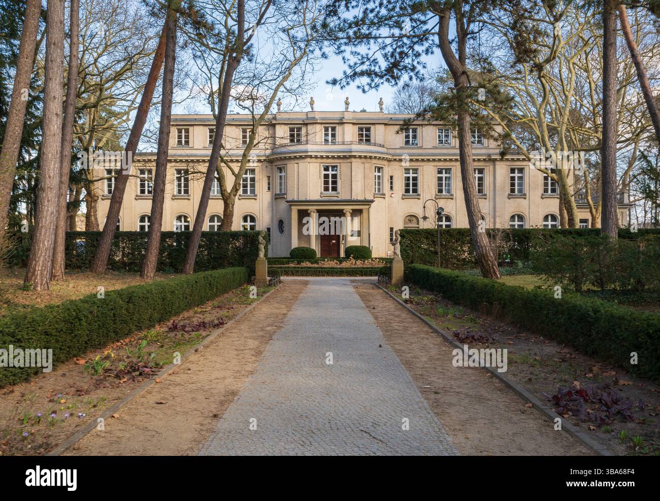 La Casa della Conferenza di Wannsee a Berlino, Villa storica dove fu coordinato l'Olocausto Foto Stock