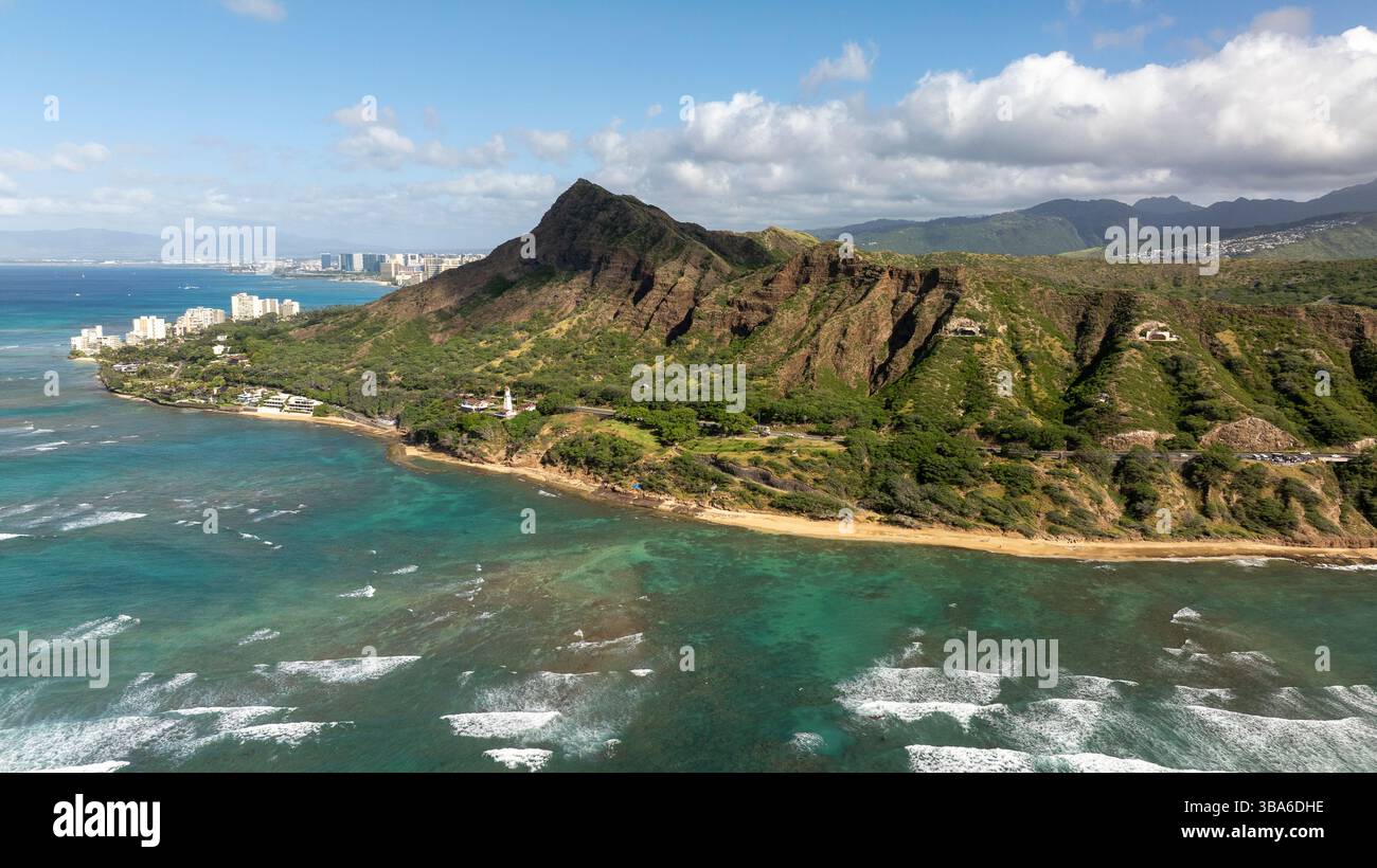 Ampia vista aerea di Diamond Head verso Waikiki Beach Foto Stock