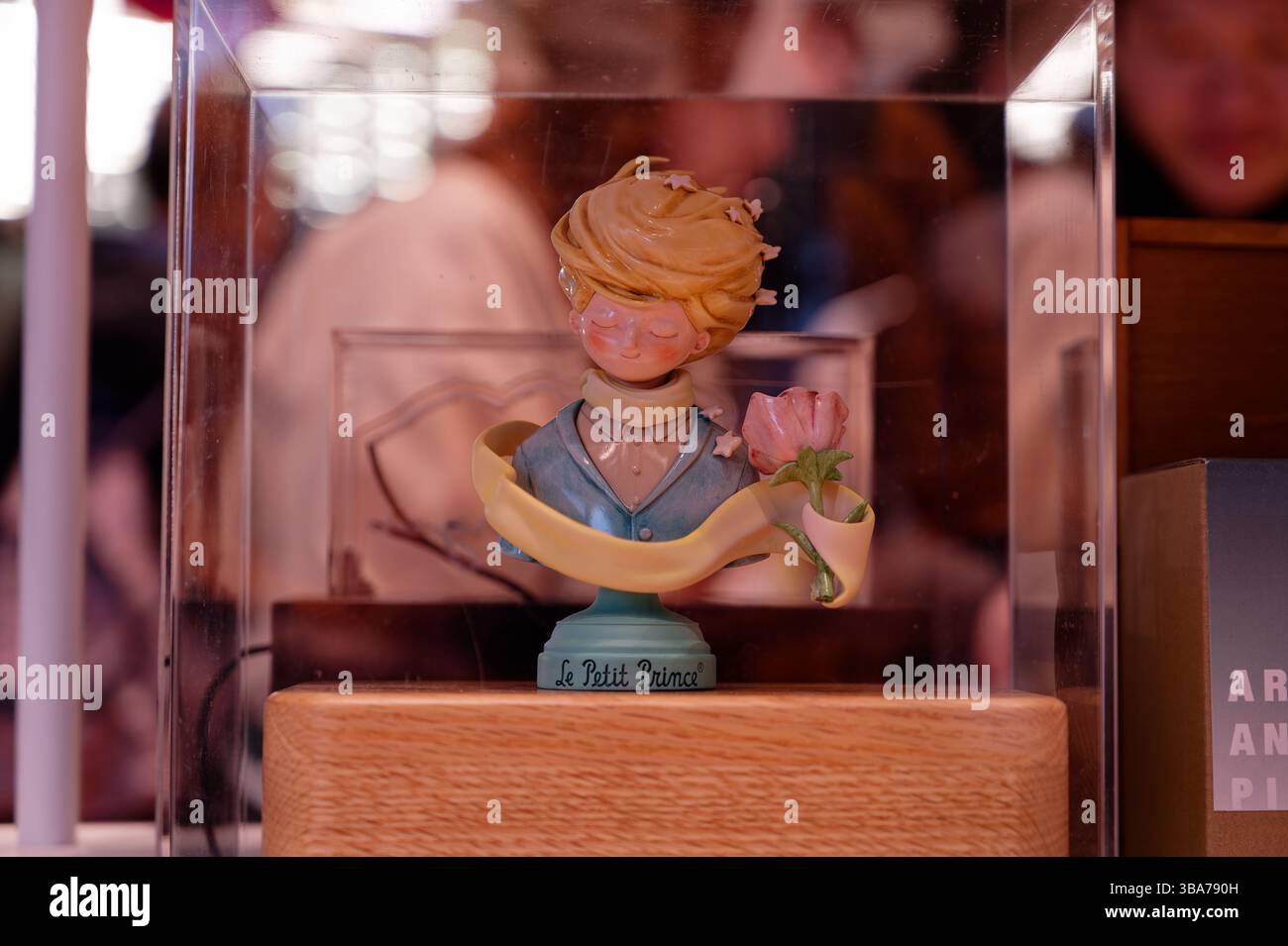 Statuetta da collezione le Petit Prince delicatamente esposta nel negozio di articoli da regalo M+ Museum Foto Stock