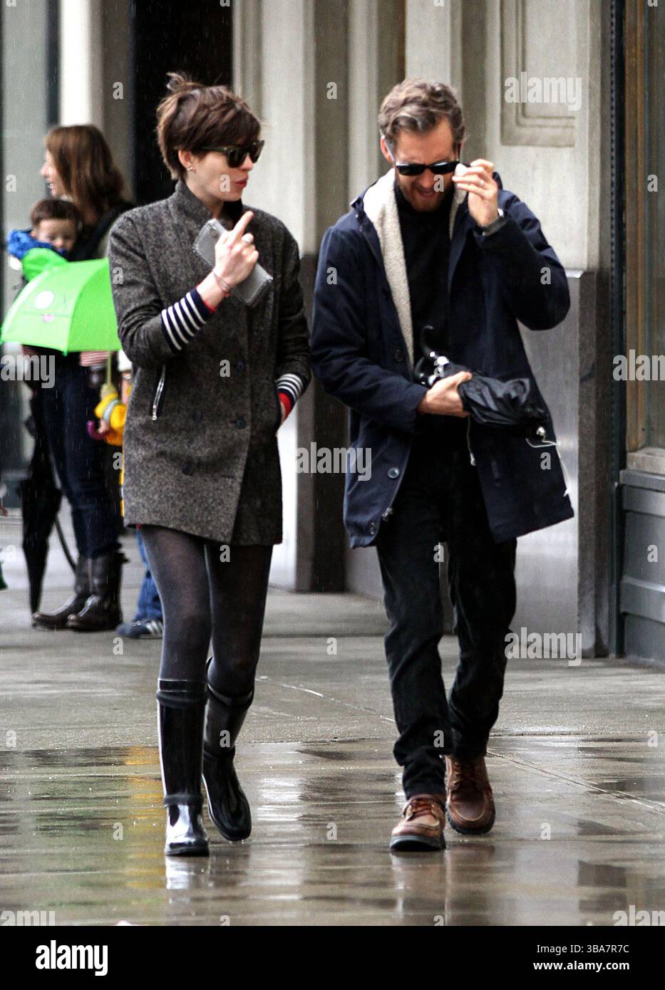 Anne Hathaway e suo marito Adam Shulman fuori e intorno a Brooklyn, New York City - 12 marzo 2013 Foto Stock