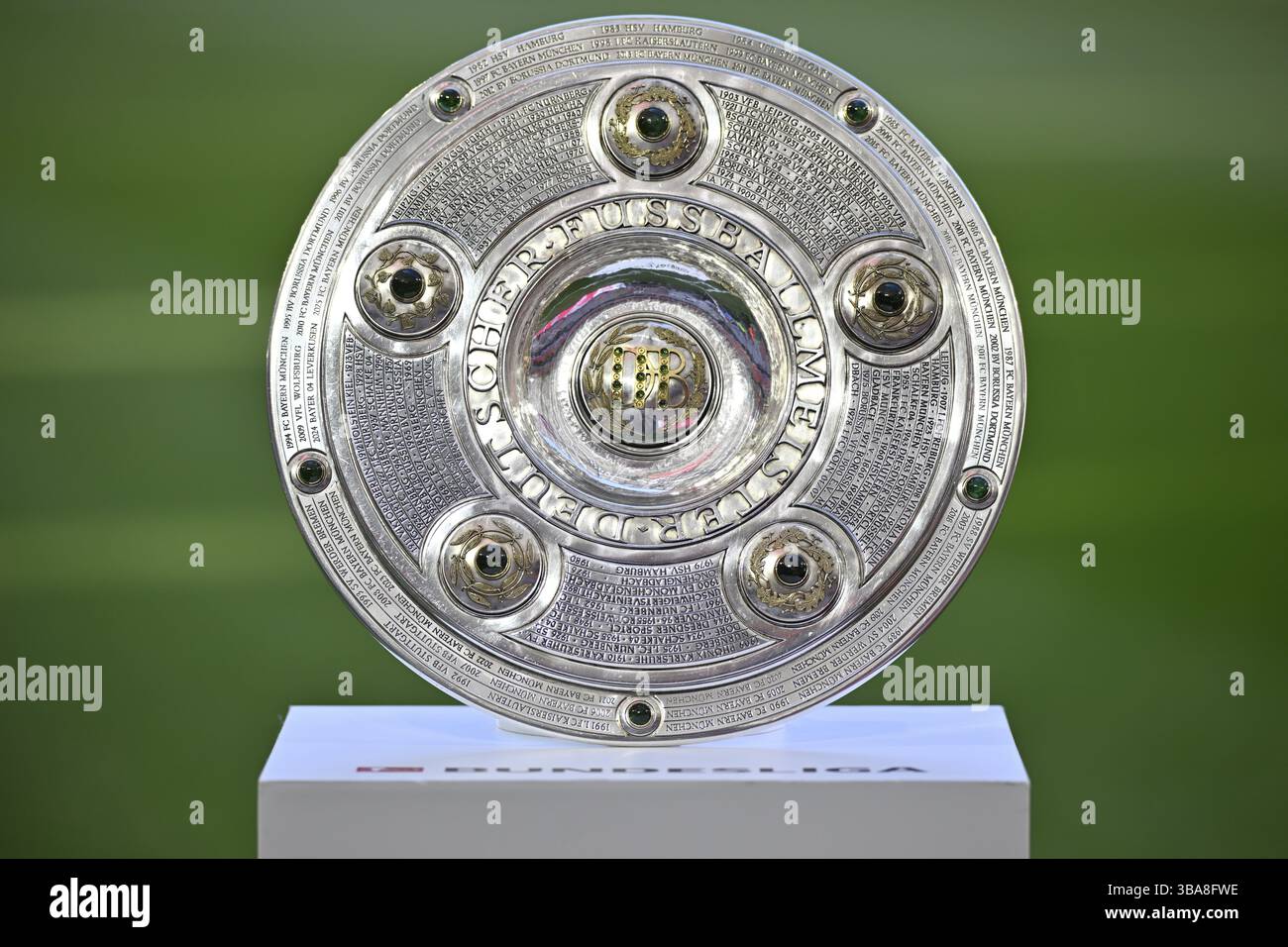 Bundesliga Meisterschale, trofeo, coppa, podio, Allianz Arena, Monaco, Baviera, Germania, Europa Foto Stock