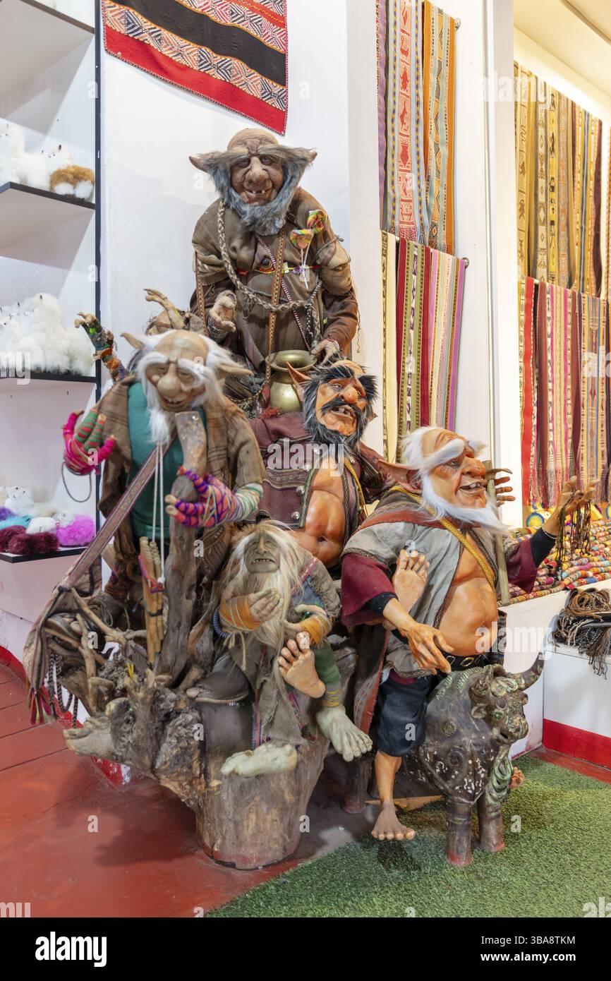 Doll troll, allevamento di alpaca e lama, vicino a Cusco, Perù, Sud America Foto Stock