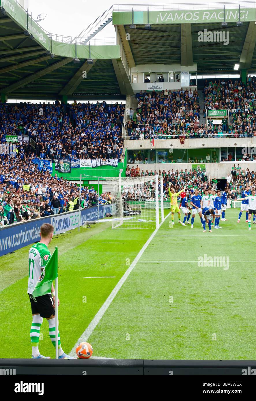 Racing Santander vs Oviedo partita di calcio in corso alla fine della stagione 2024/2025 ha portato a un pareggio 1-1 11 maggio 2025 Santander Cantabria Spagna Foto Stock