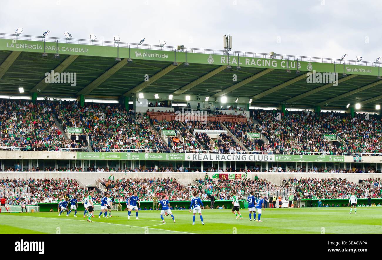 Racing Santander vs Oviedo partita di calcio in corso alla fine della stagione 2024/2025 ha portato a un pareggio 1-1 11 maggio 2025 Santander Cantabria Spagna Foto Stock