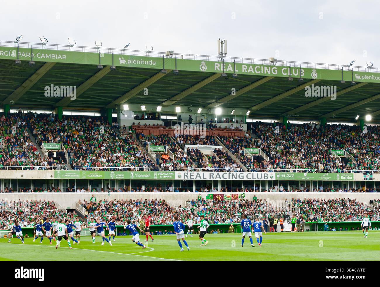 Racing Santander vs Oviedo partita di calcio in corso alla fine della stagione 2024/2025 ha portato a un pareggio 1-1 11 maggio 2025 Santander Cantabria Spagna Foto Stock